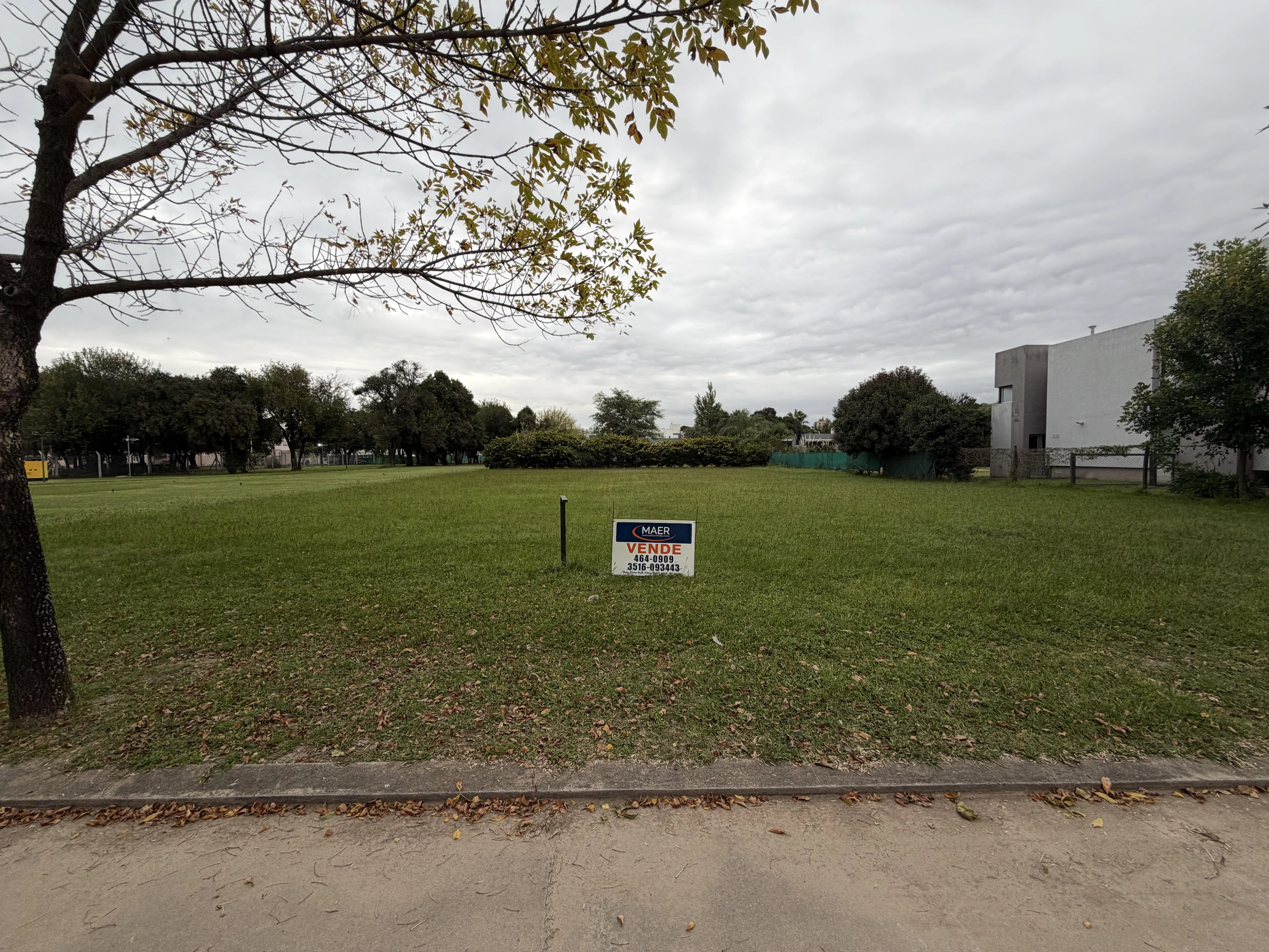 VENTA DE LOTE CENTRAL UNICO EN COUNTRY CAMPIÑAS DEL SUR!