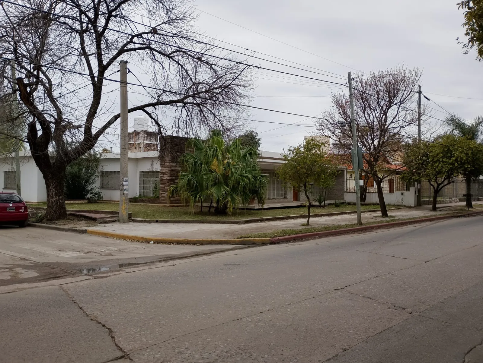 🏗️ Terreno con gran potencial en barrio Alto Verde