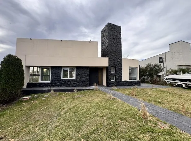 VENTA CASA 3 DOR LA ARBOLADA HOLLYWOO- CARLOS PAZ