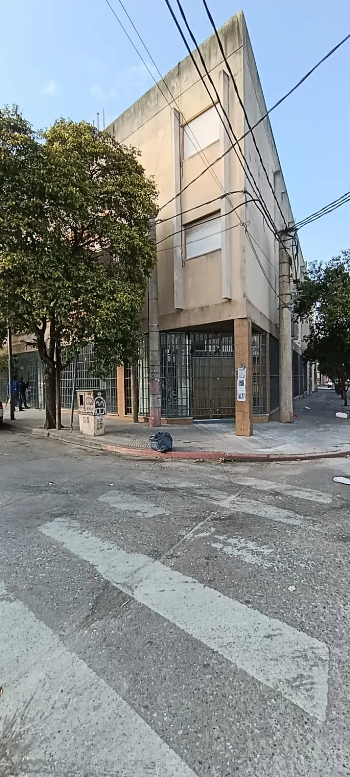 VENDO!! AV. JUAN B. JUSTO ESQ. A.LOPEZ EDIFICIO 11 DPTOS, LOCAL COM esq.TERRAZA