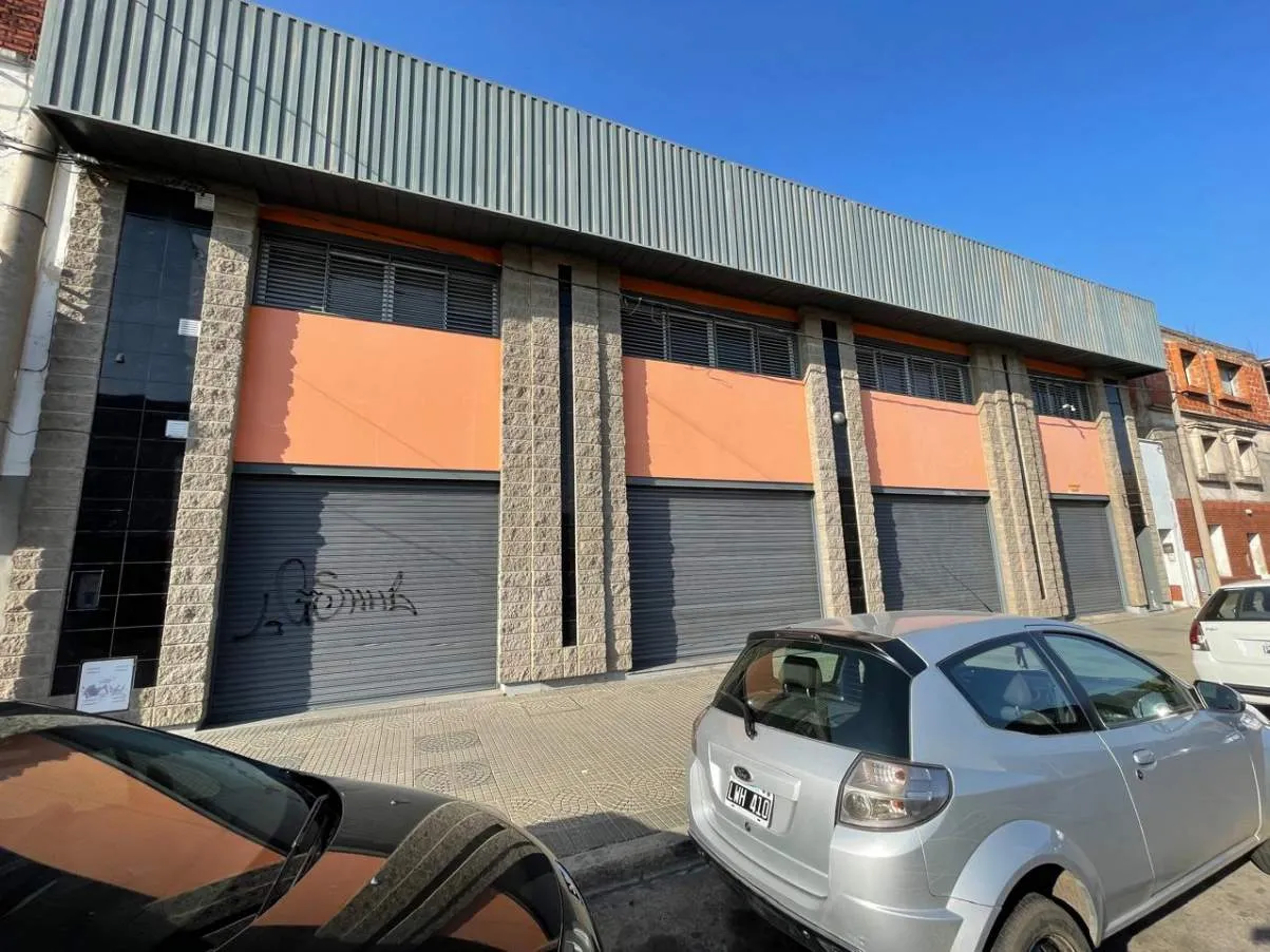 GRAN GALPON CON OFICINAS Y ESPACIO COMERCIAL EN YOFRE NORTE