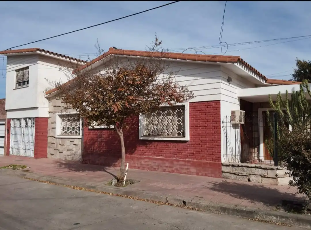 💒 CASA EXCLUSIVA EN 📍 B° CRISOL SUR CALLE MURCIA N° 1396