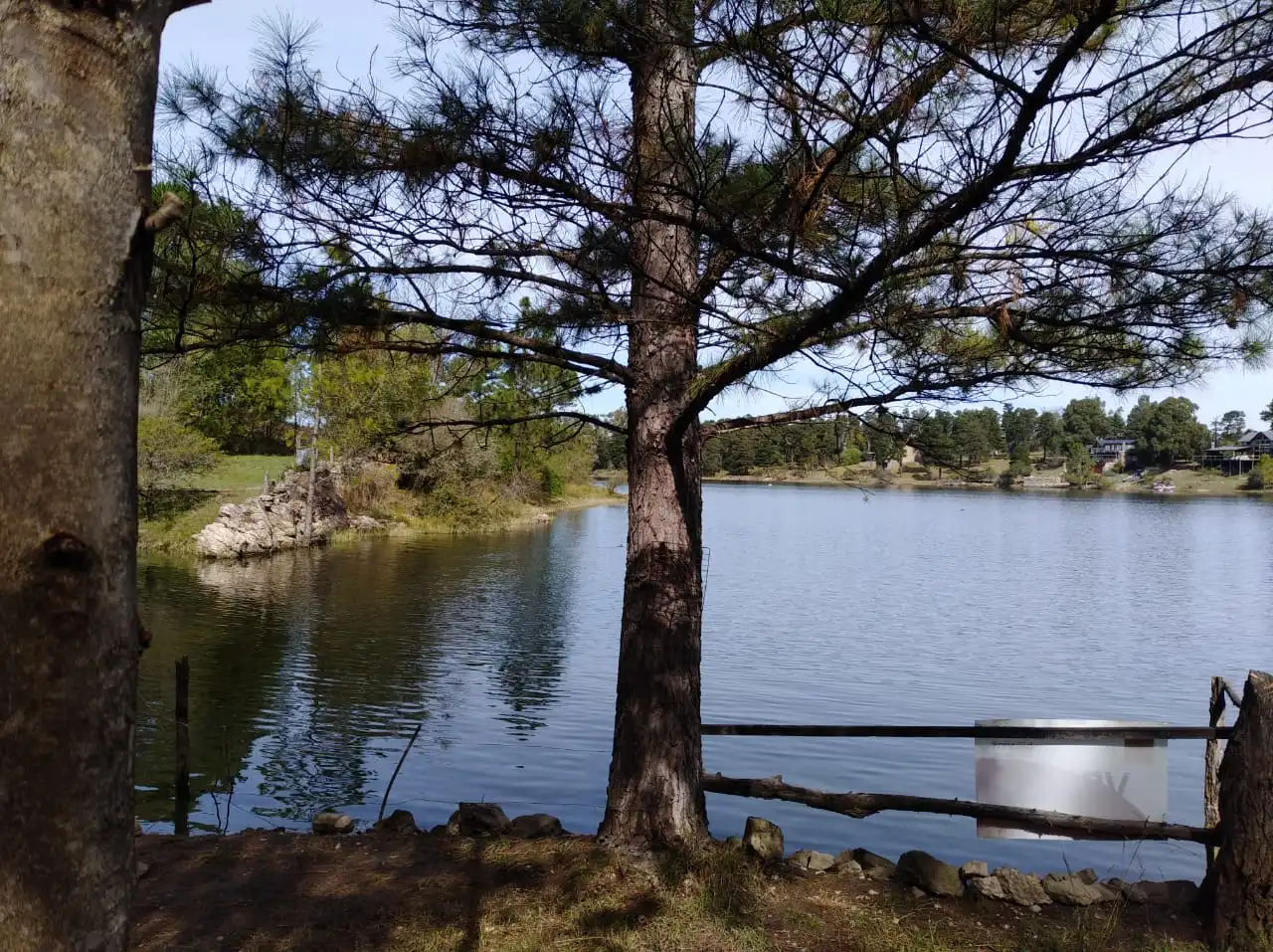 Vendo 3000 m2 con costa al Lago