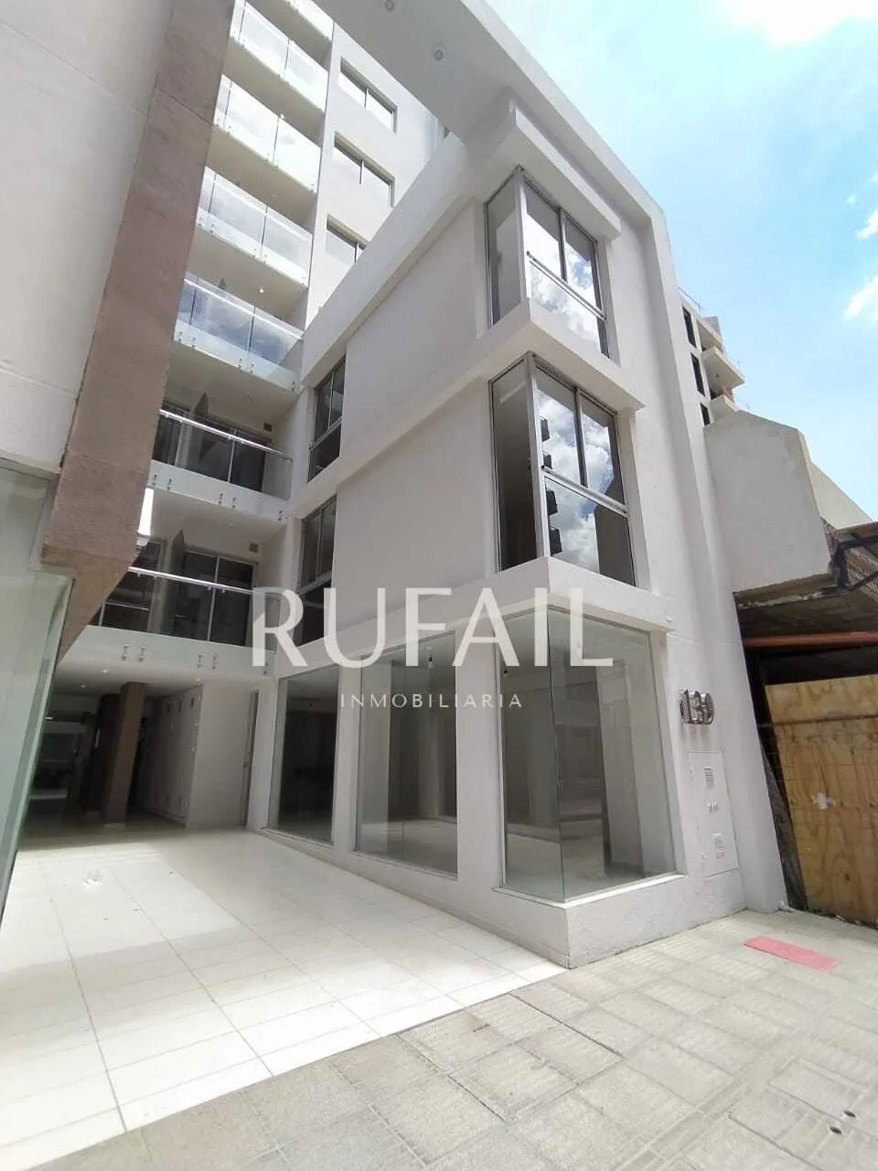 ALQUILO NUEVA CORDOBA LOCAL COMERCIAL 45M2 . GRAN VIDRIERA TEMPLE 130