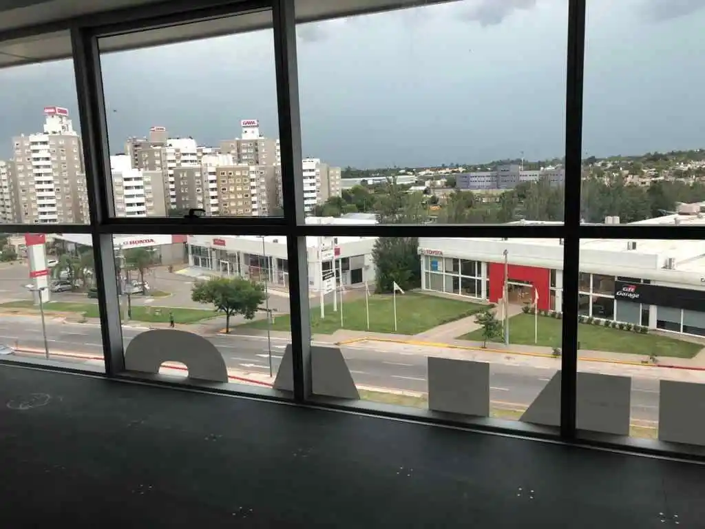 IMPERDIBLE!!!!! DUEÑA Alquila- CIUDAD GAMA- OFICINAS-Av Colón 5034