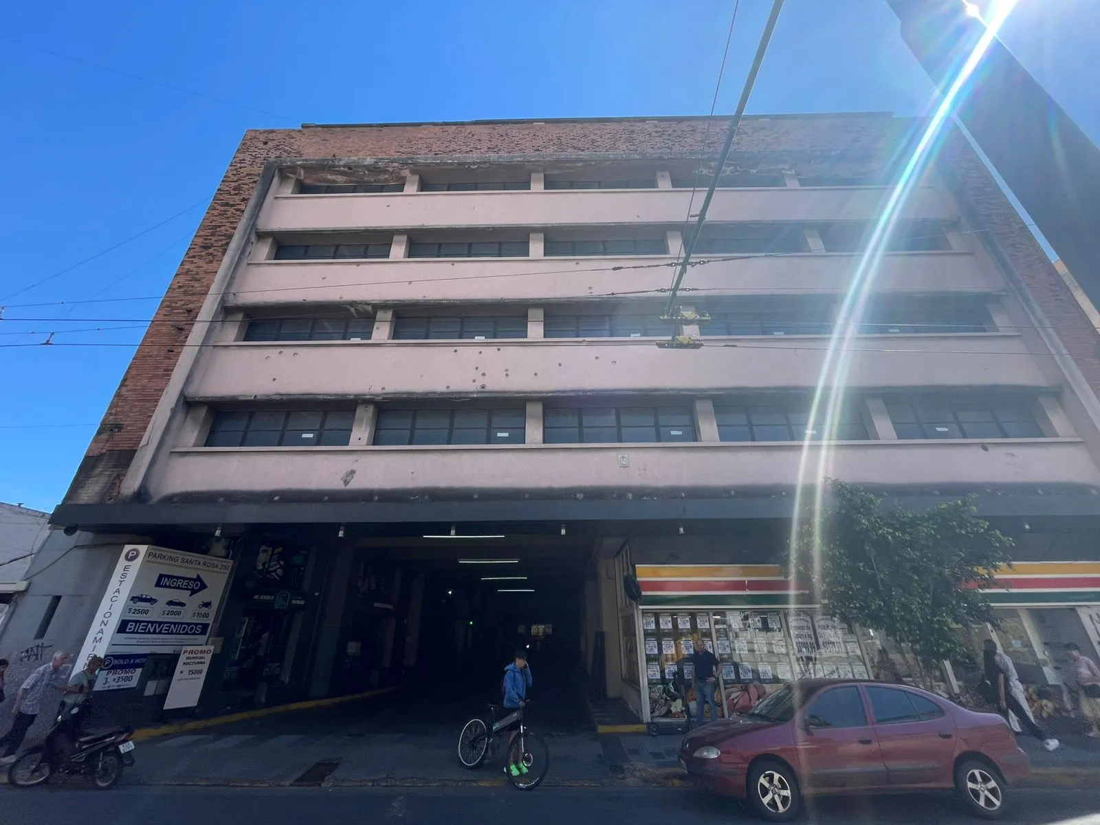 VENTA COCHERA CENTRO