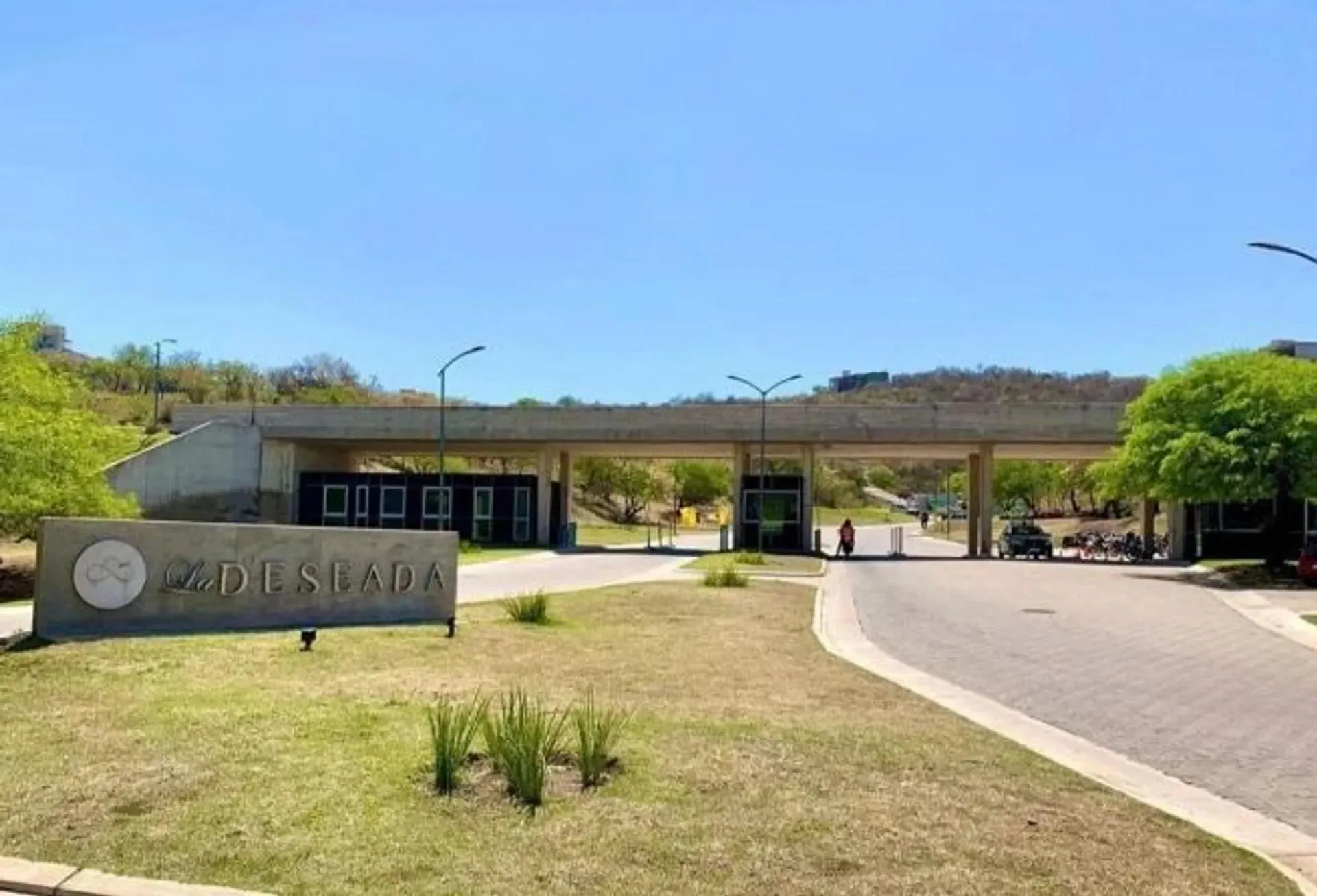 Country La Deseada  Zona consolidada - Gran lote de 1.196 m con vistas a las sie...