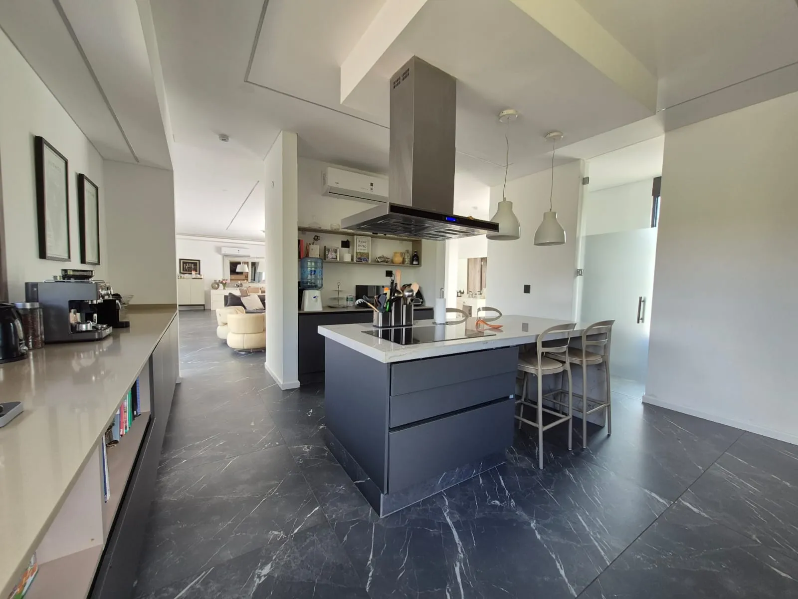 B° EL TERRON - CASA - 4 DORM - VENTA