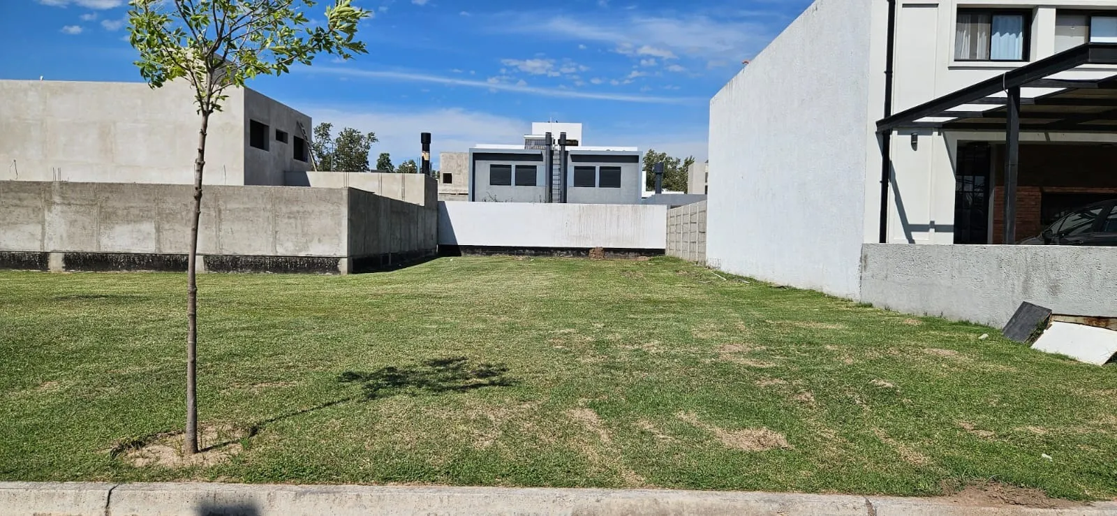 RETASADO - VENTA LOTE - MANSOS DEL SUR - 393m2