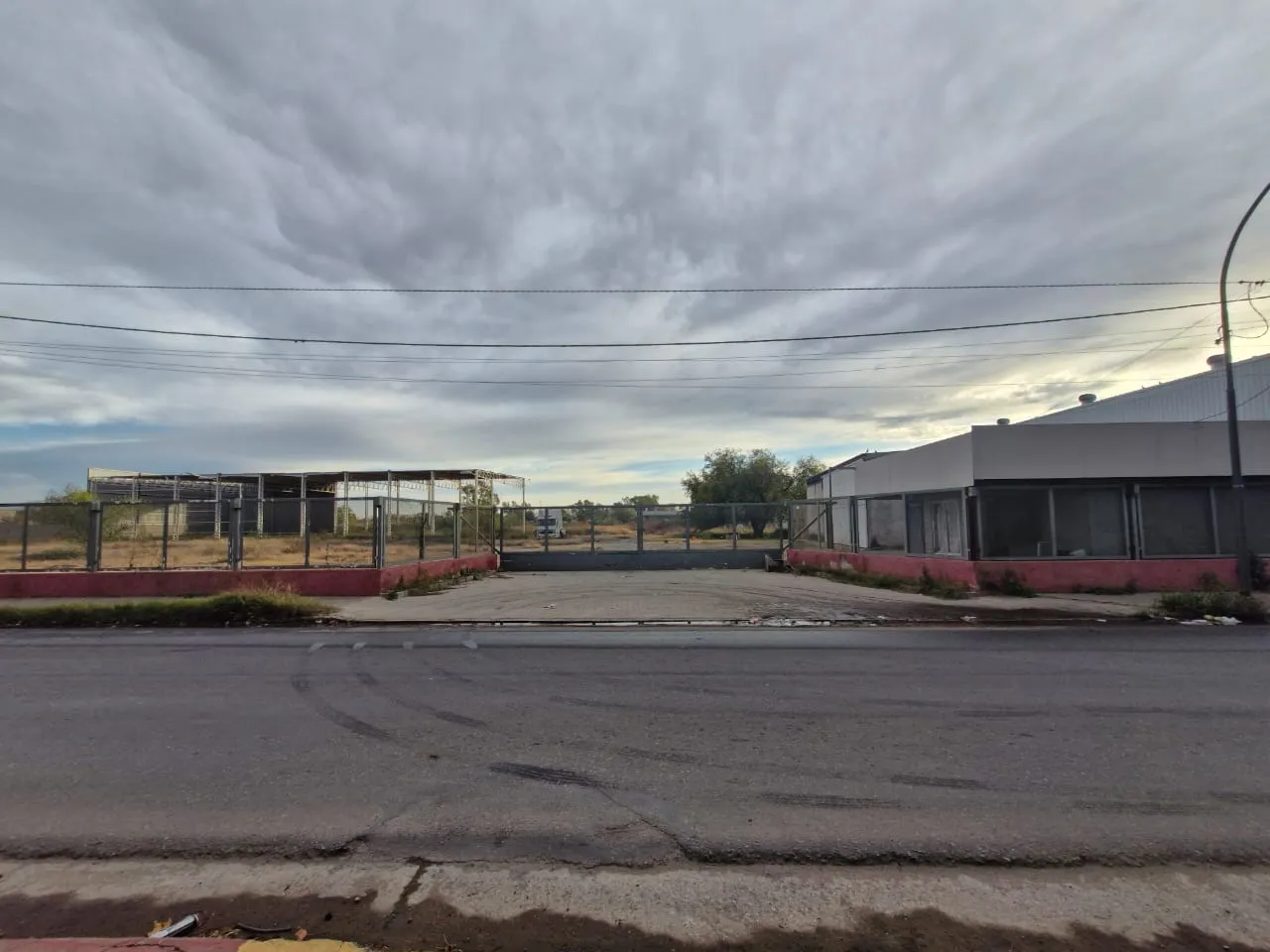 VENTA TERRENO 1.4ha CON GALPONES PARA DESARROLLAR PREDIO INDUSTRIAL O VIVIENDAS