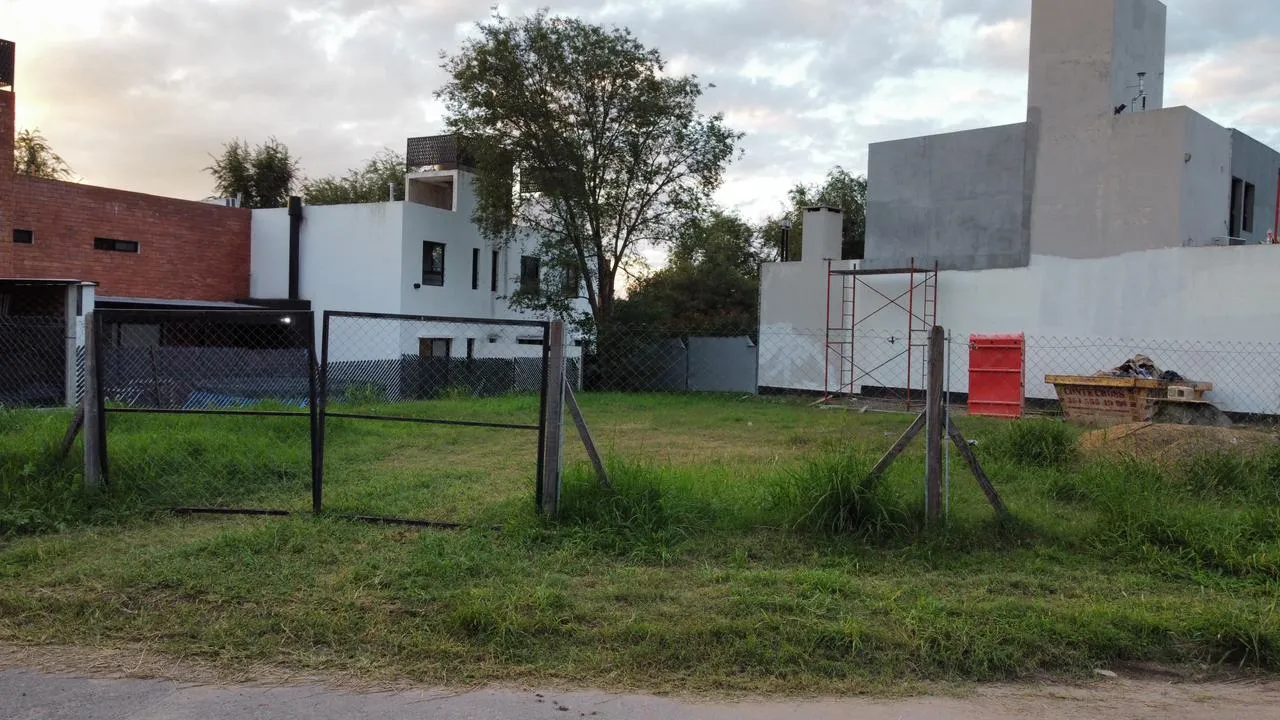 ÚLTIMO TERRENO DE 420 M2 - B° LA CAROLINA (JX)