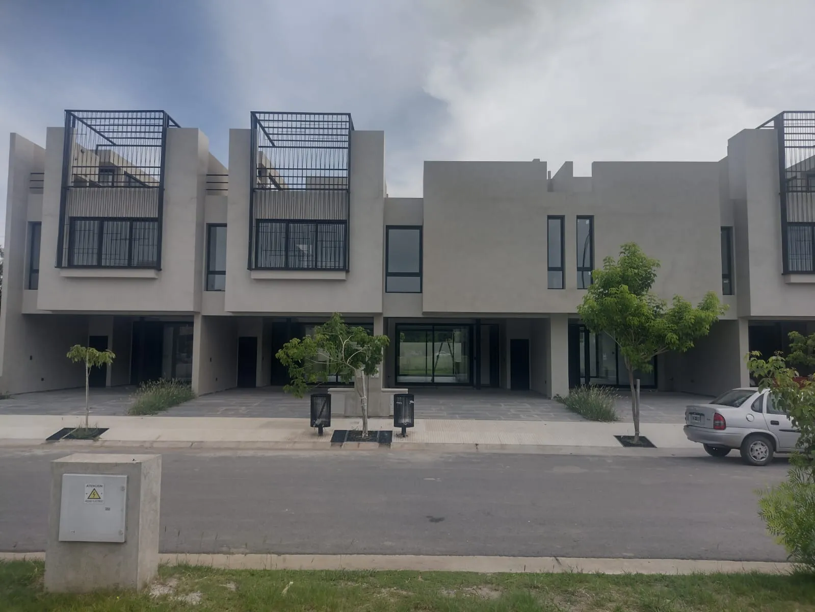 B° LA LUISITA DUPLEX DE CATEGORÍA 3 DORM. 3 BAÑOS COCHERA DOBLE