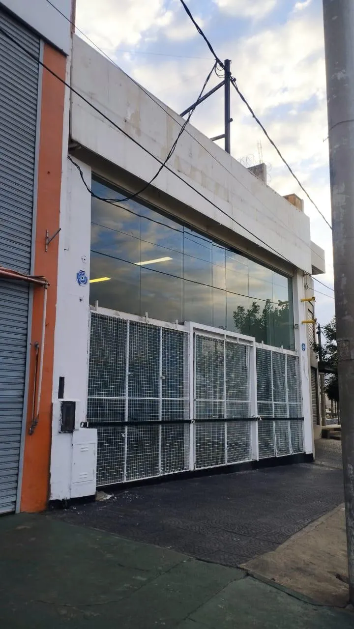 Excelente local comercial en Av. Colón 4683 Gran visibilidad