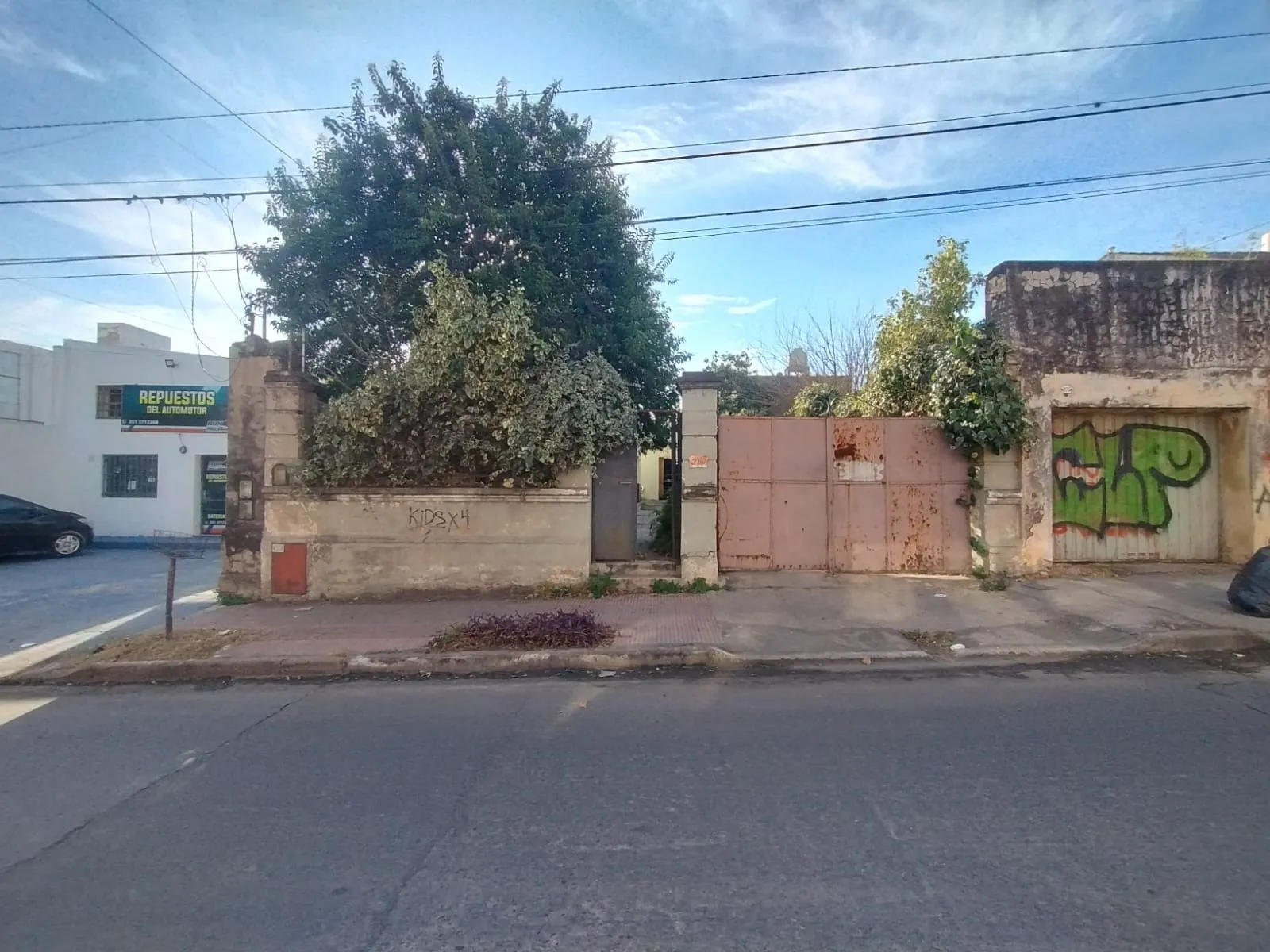 VENTA CASA CON DEPARTAMENTO Y GALPON 500MTS BARRIO SAN MARTIN