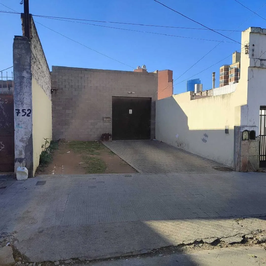 OPORTUNIDAD - VENTA DE GALPON COCHERA