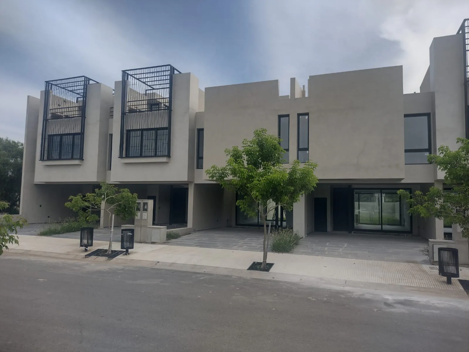 B° LA LUISITA DUPLEX DE CATEGORÍA 3 DORM. 3 BAÑOS COCHERA DOBLE