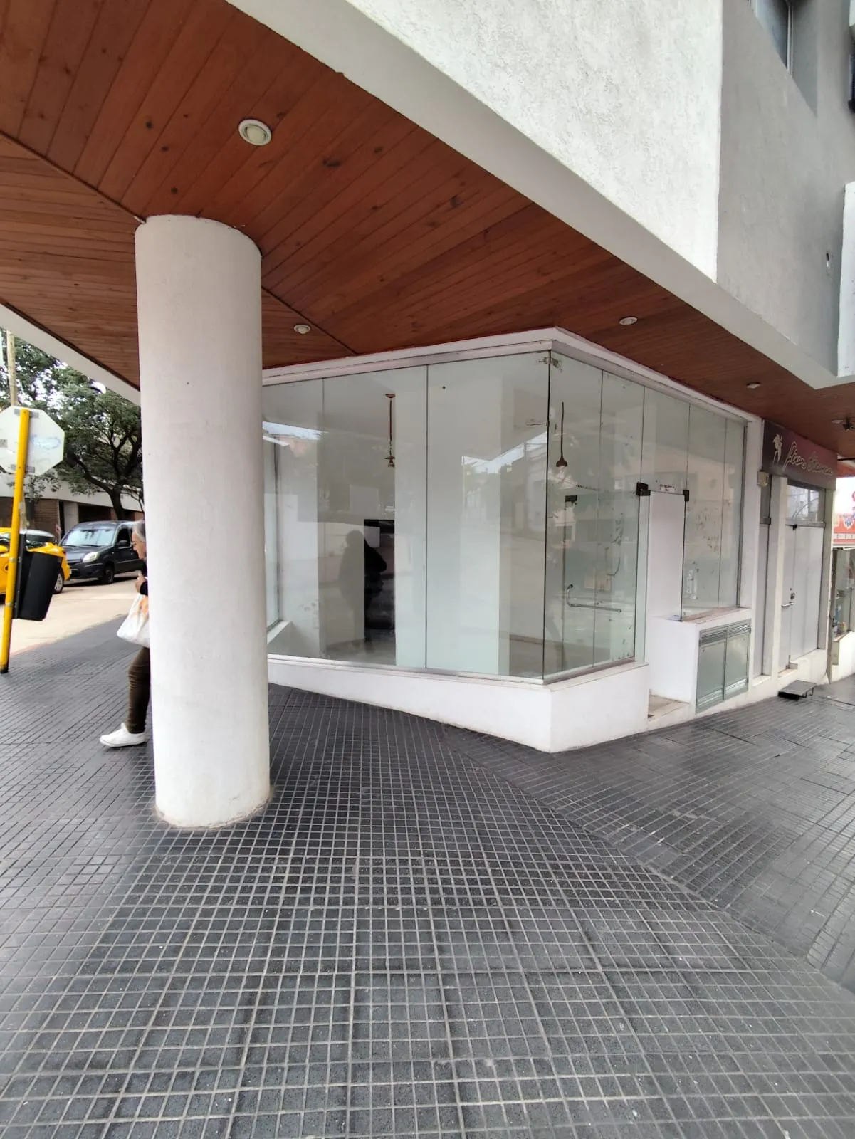 Excelente oficina en Alto Alberdi zona SHOPPING