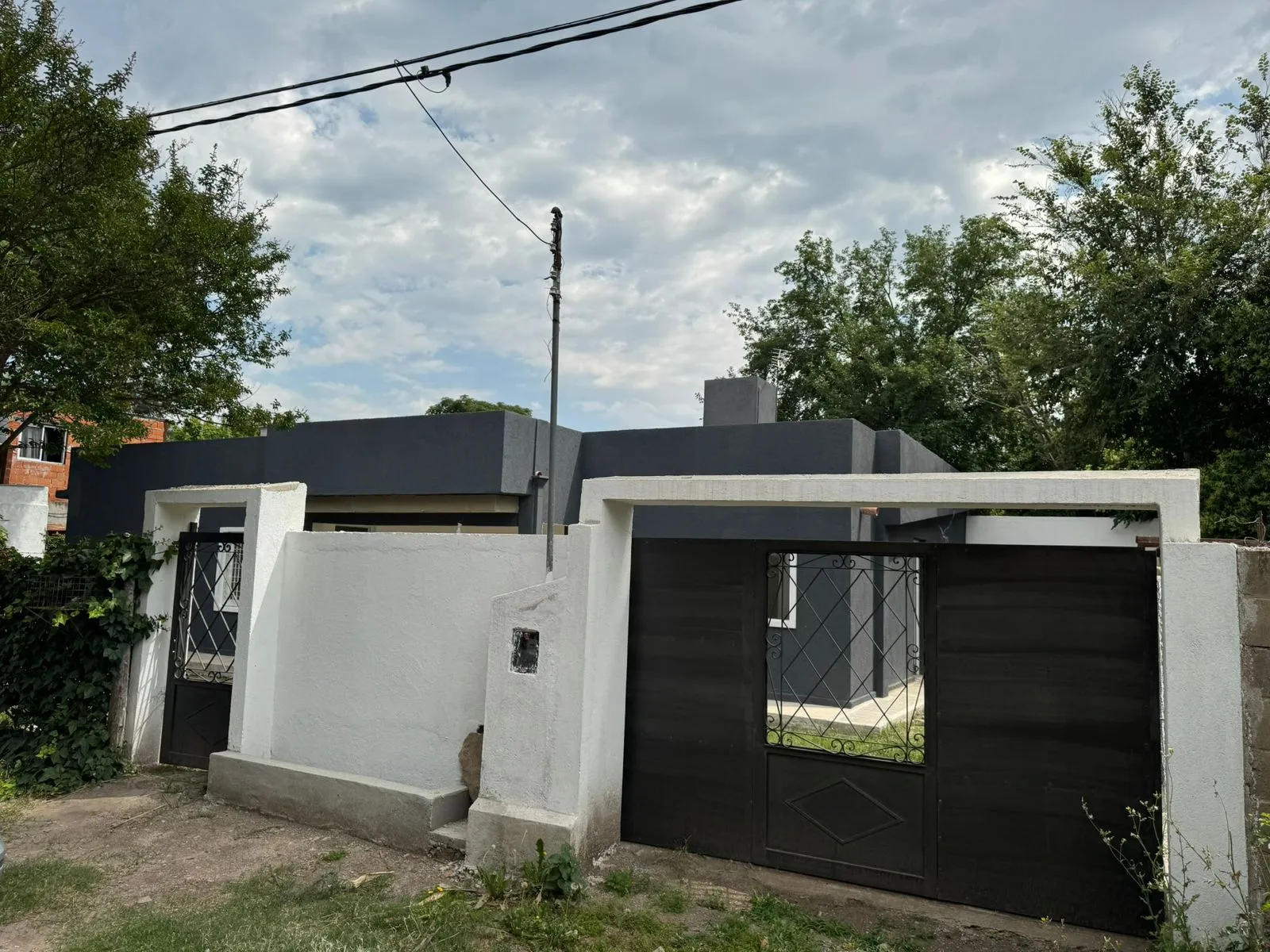 A mts del Centro de la Villa! Reciclada! 3d 2bñ Patio! Escritura