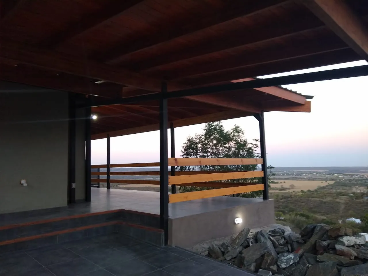 VENTA CASA DE 2 DORMITORIOS. - PASO DE PIEDRA - COUNTRY DE MONTAÑA
