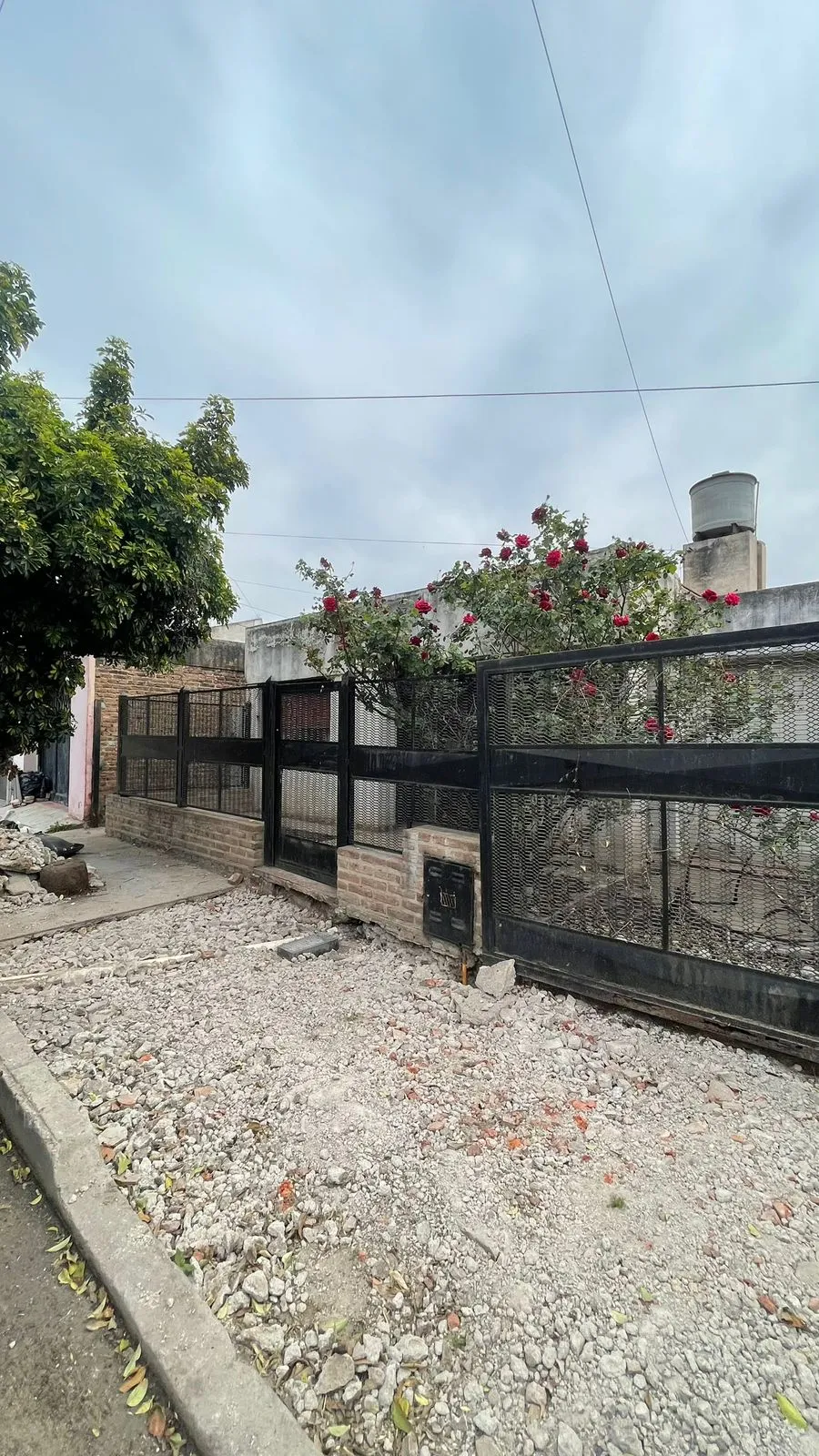 OPORTUNIDAD!! CASA 2 D + DPTO 3D A RECICLAR B° H. IRIGOYEN