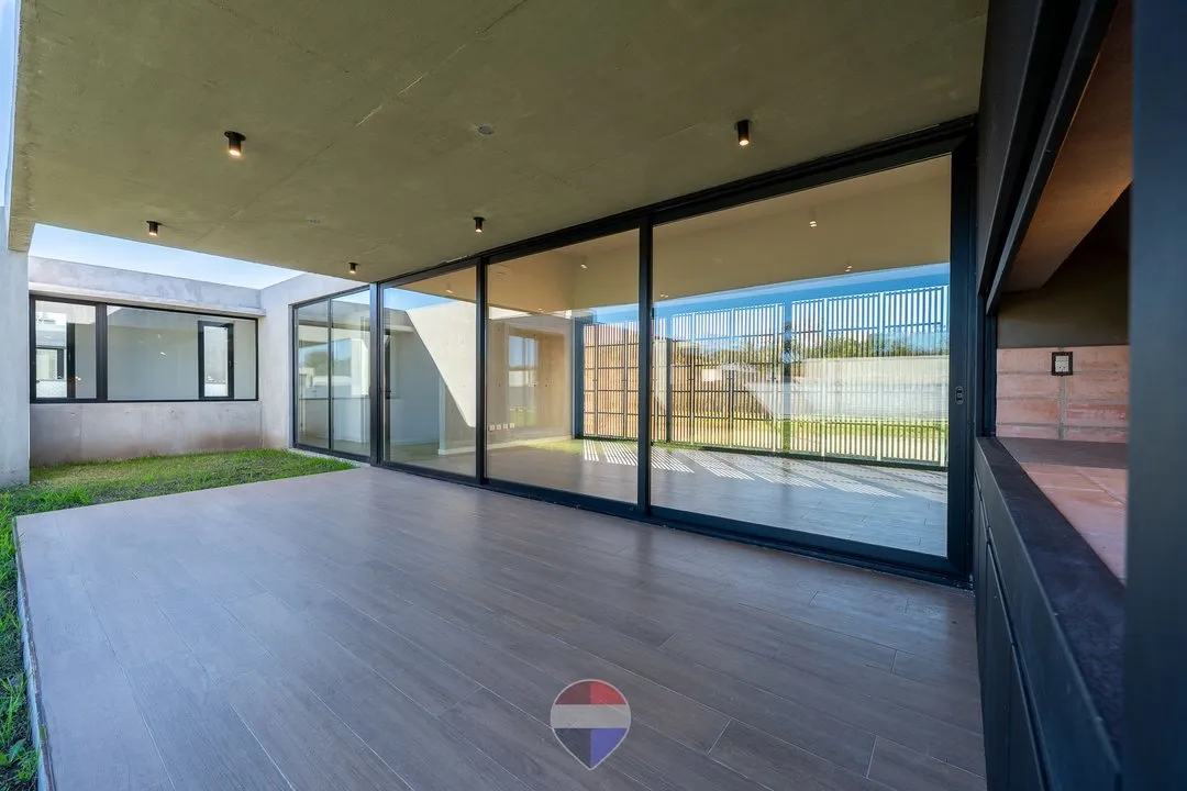 CASA CORDOBA VILLA ALLENDE GOLF 3 DORMI JARDIN QUINCHO SEGURIDAD A ESTRENAR VENT