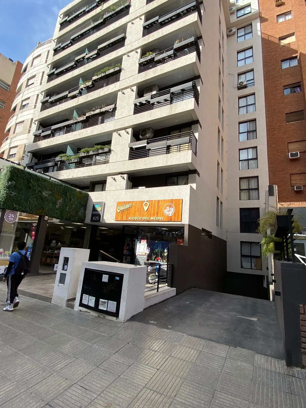 KABALS VENDE COCHERA EN NUEVA CORDOBA, SE ACEPTA VEHICULO (OBISPO TREJO 825)