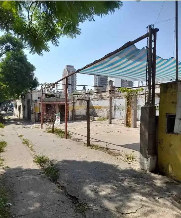 EXCELENTE LOTE PARA HACER EDIFICIO 50 % CANJE
