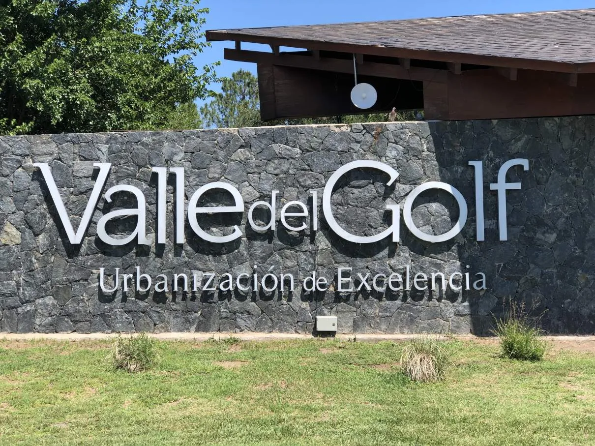 DUEÑO VENDE VALLE DEL GOLF LOTE 722 MTS ETAPA 2 CON SERVICIOS