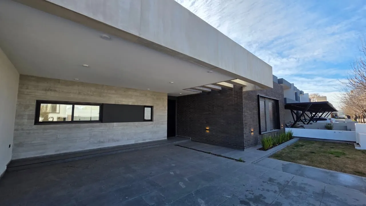 Casa con diseño moderno y detalles premium en Greenville 2