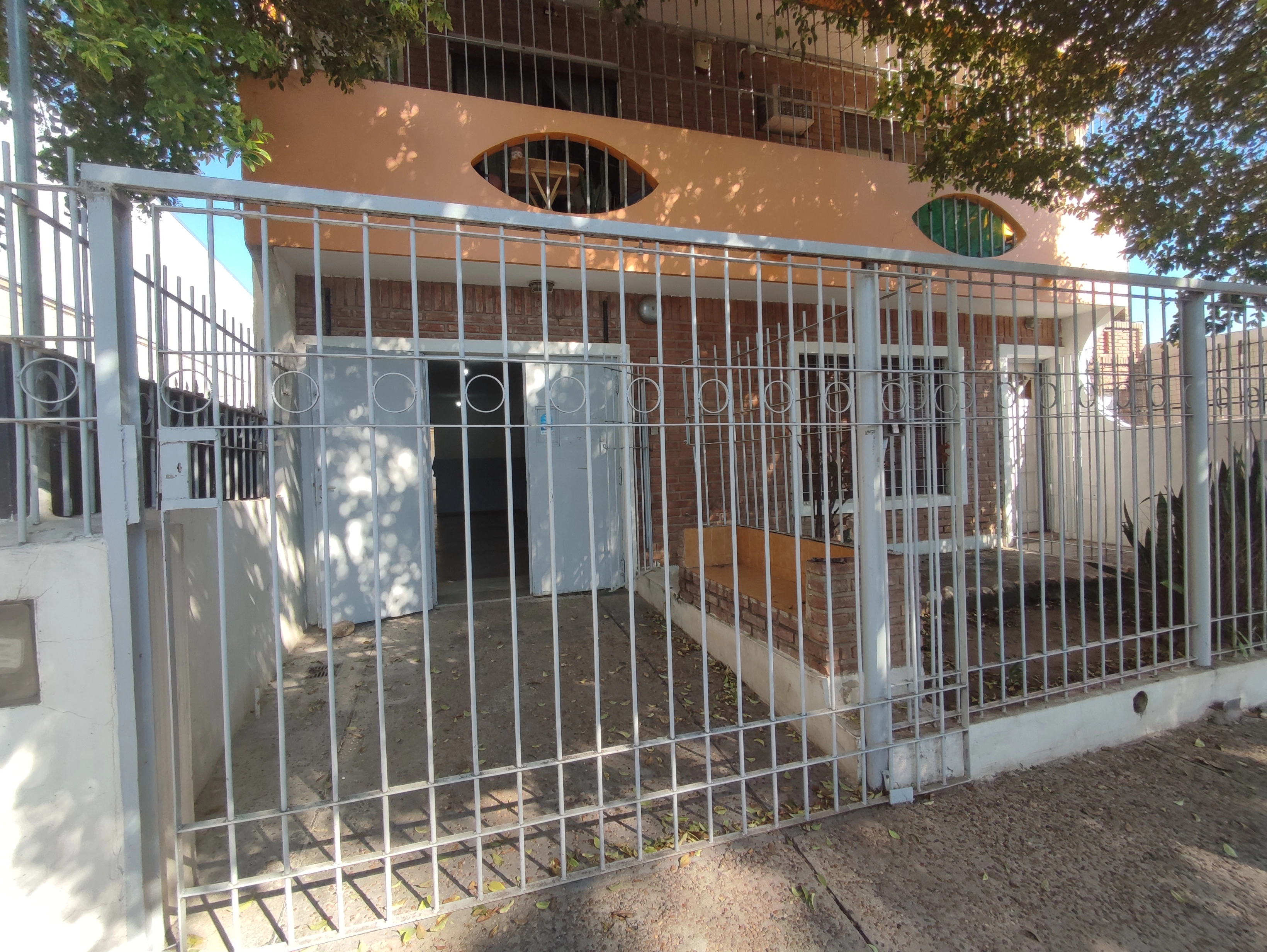LOCAL/CASA Planta baja + CASA plata alta - IMPERDIBLE