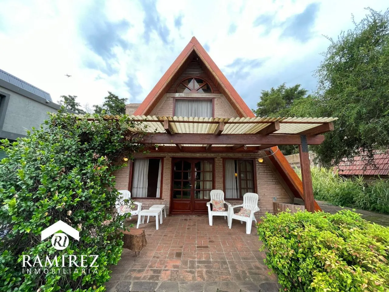 CABAÑA ALPINA EN BARRIO CERRADO, EMBALSE - CORDOBA (CA200)