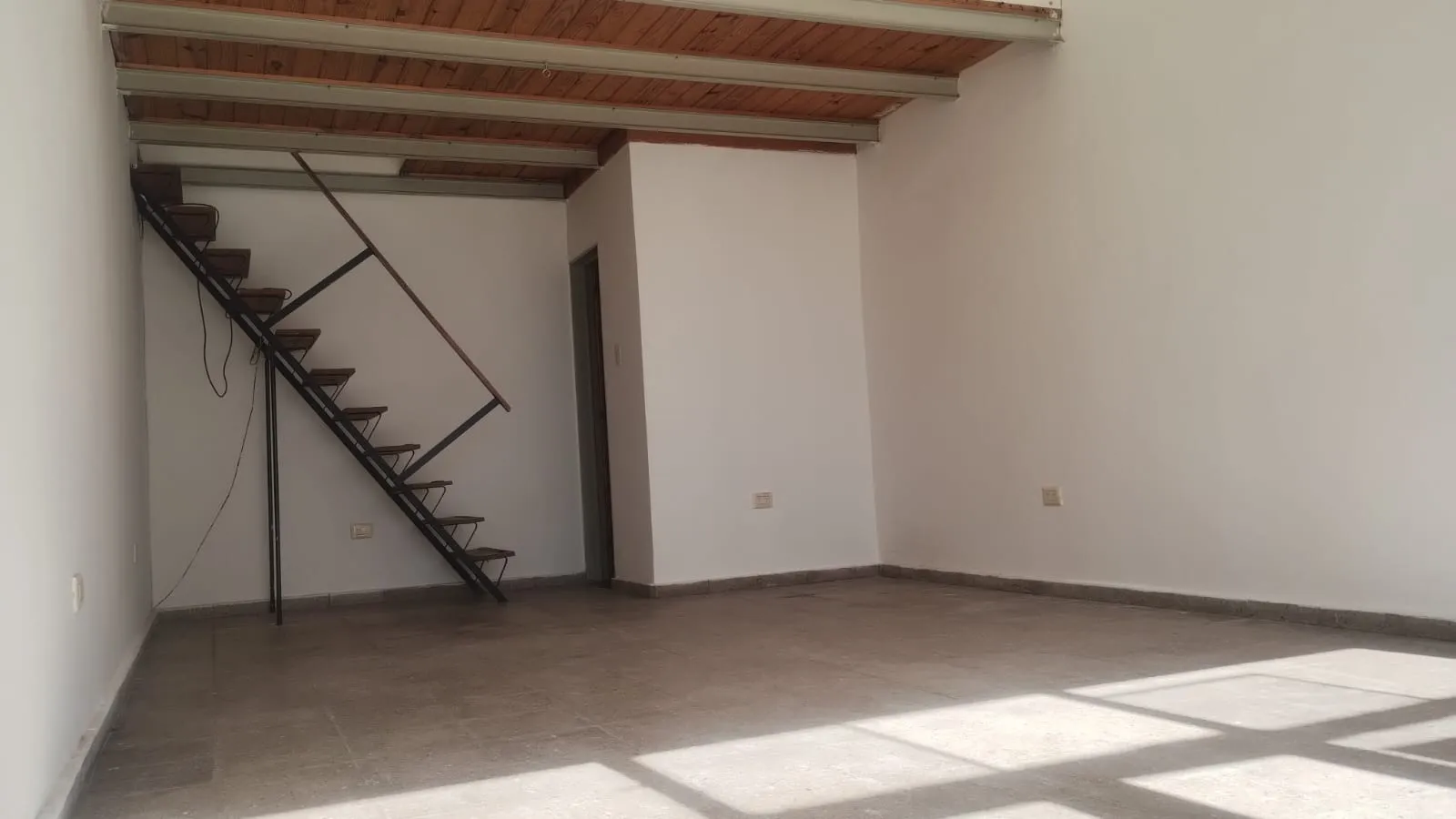 LOCAL EN ALQUILER SOBRE AV BODEREAU VILLA ALLENDE