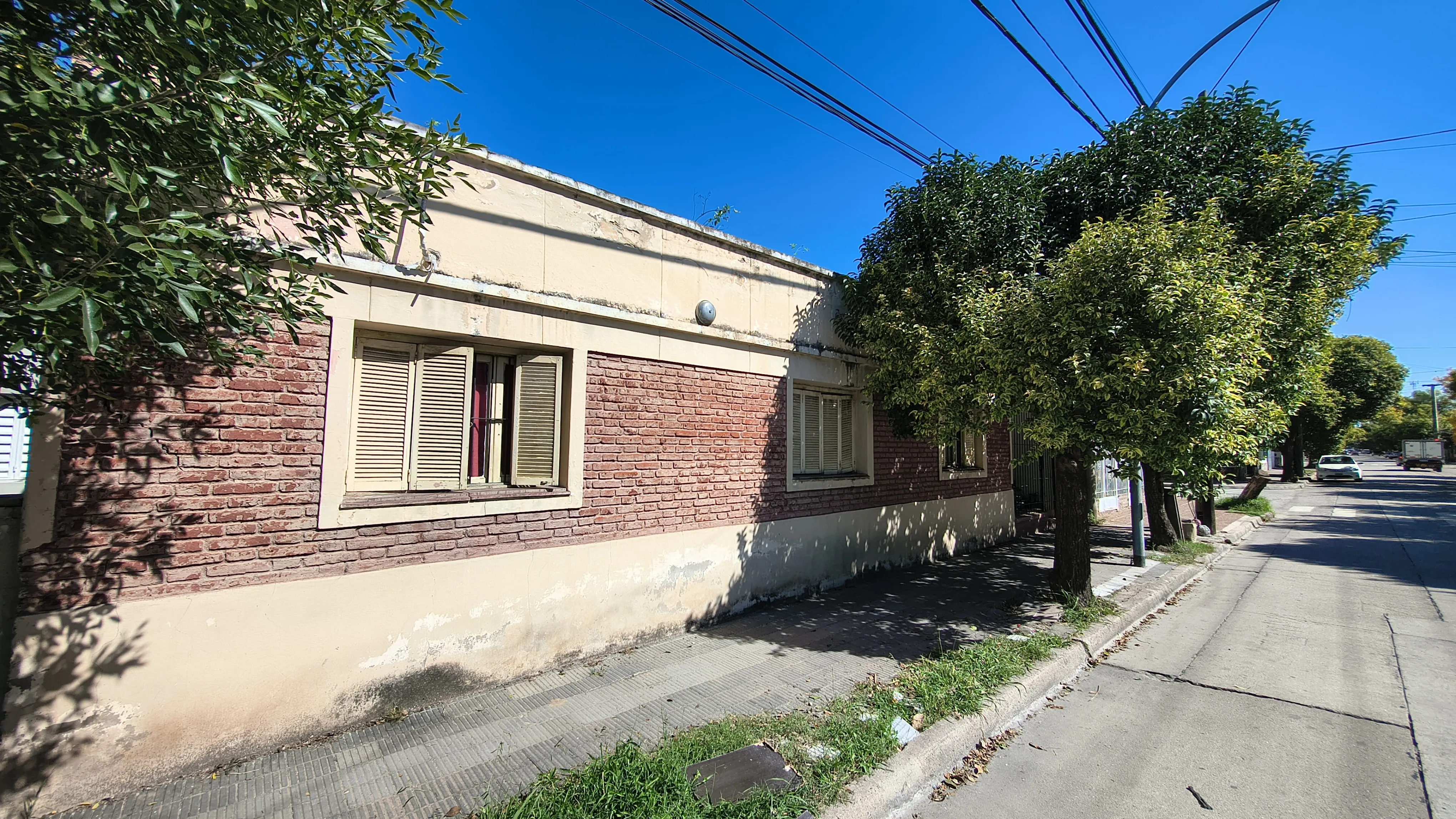 Se Vende terreno  Barrio Jardín, con construcción a reciclar