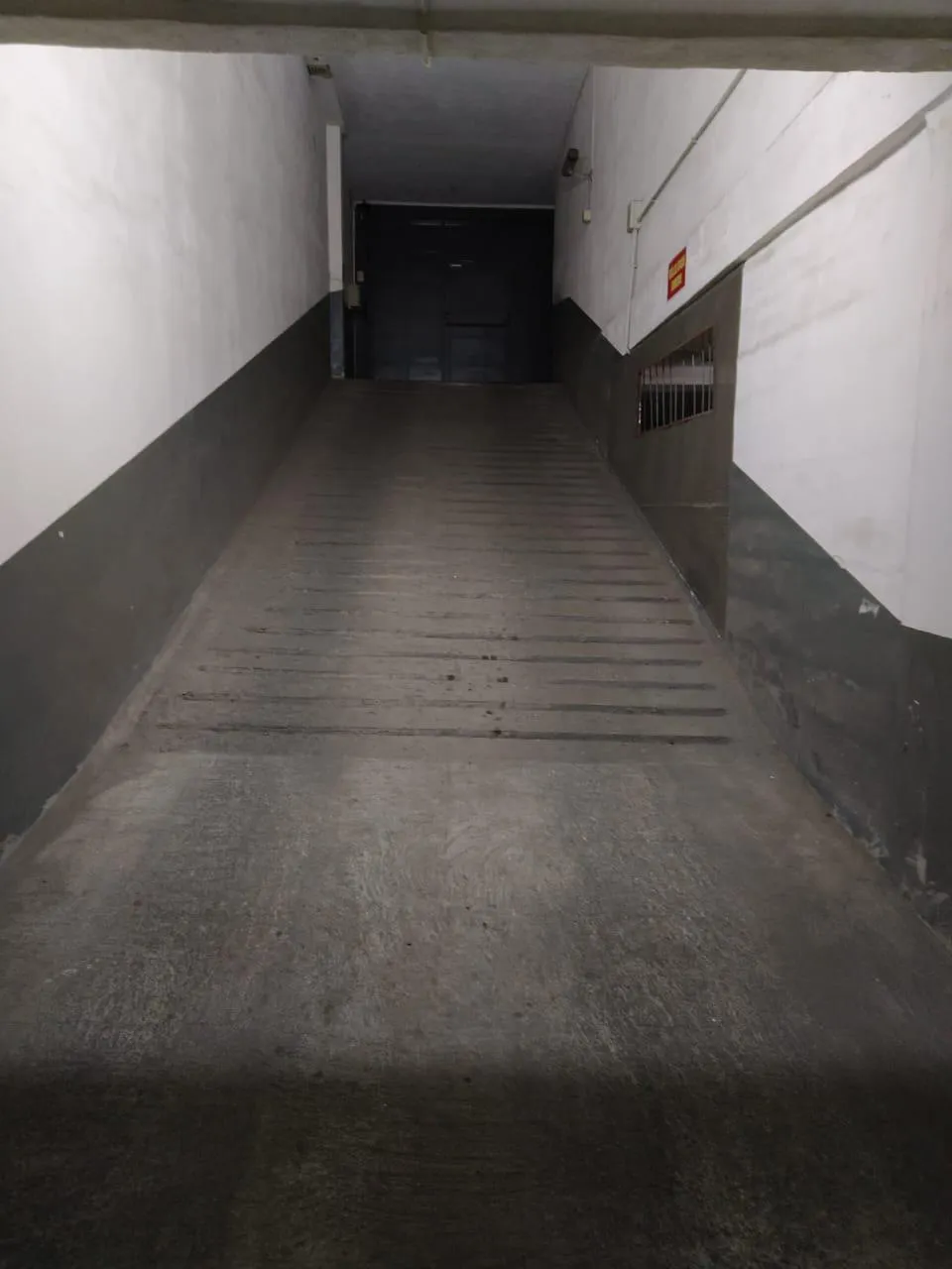 Se vende excelente cochera en Nueva Cordoba en Edificio con amenities