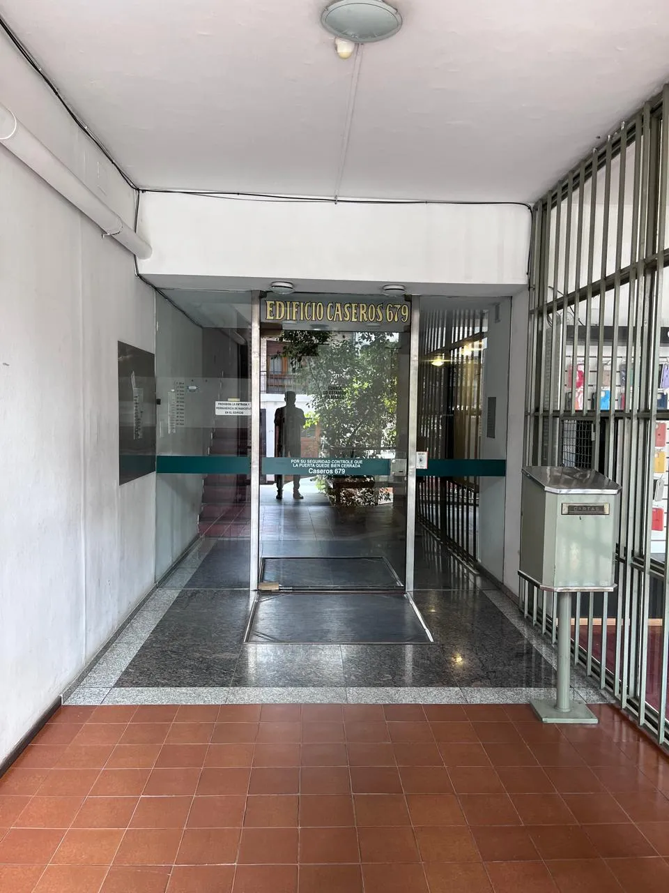 VENTA OFICINA AMPLIA ZONA TRIBUNALES 1. POSIBILIDAD DE DARLE DESTINO VIVIENDA!