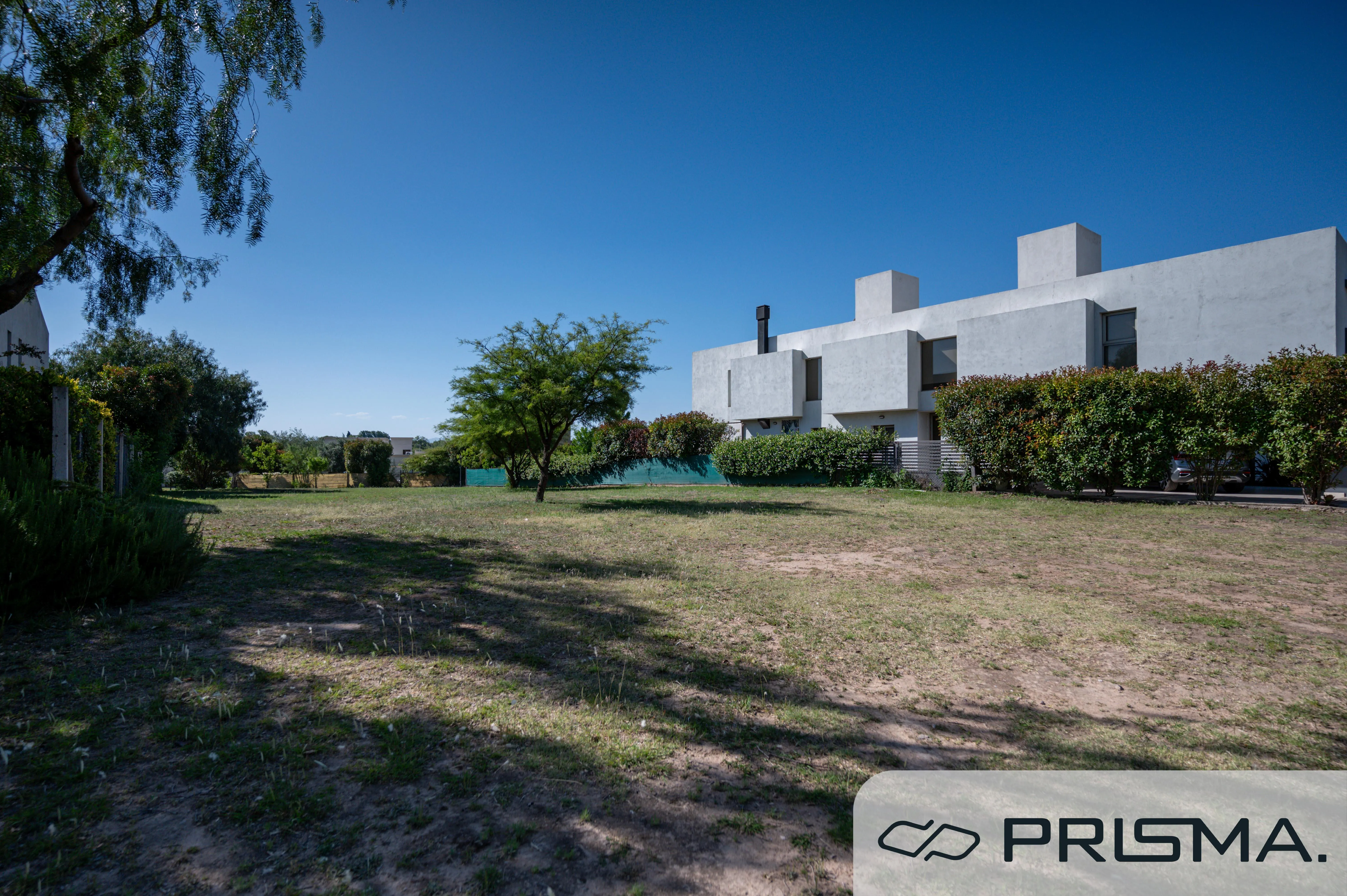 LOTE CENTRAL FONDO NORTE-1000M2-MANANTIALES COUNTRY