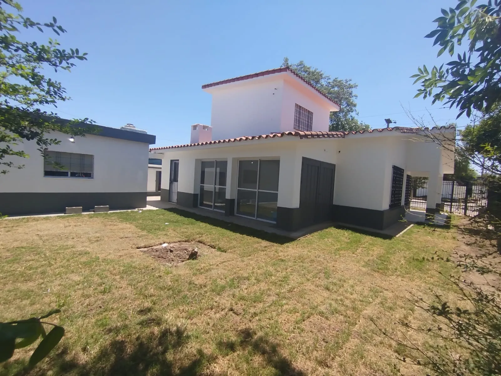 ALQUILER CASA RECICLADA EN PLENO CERRO DELAS ROSAS