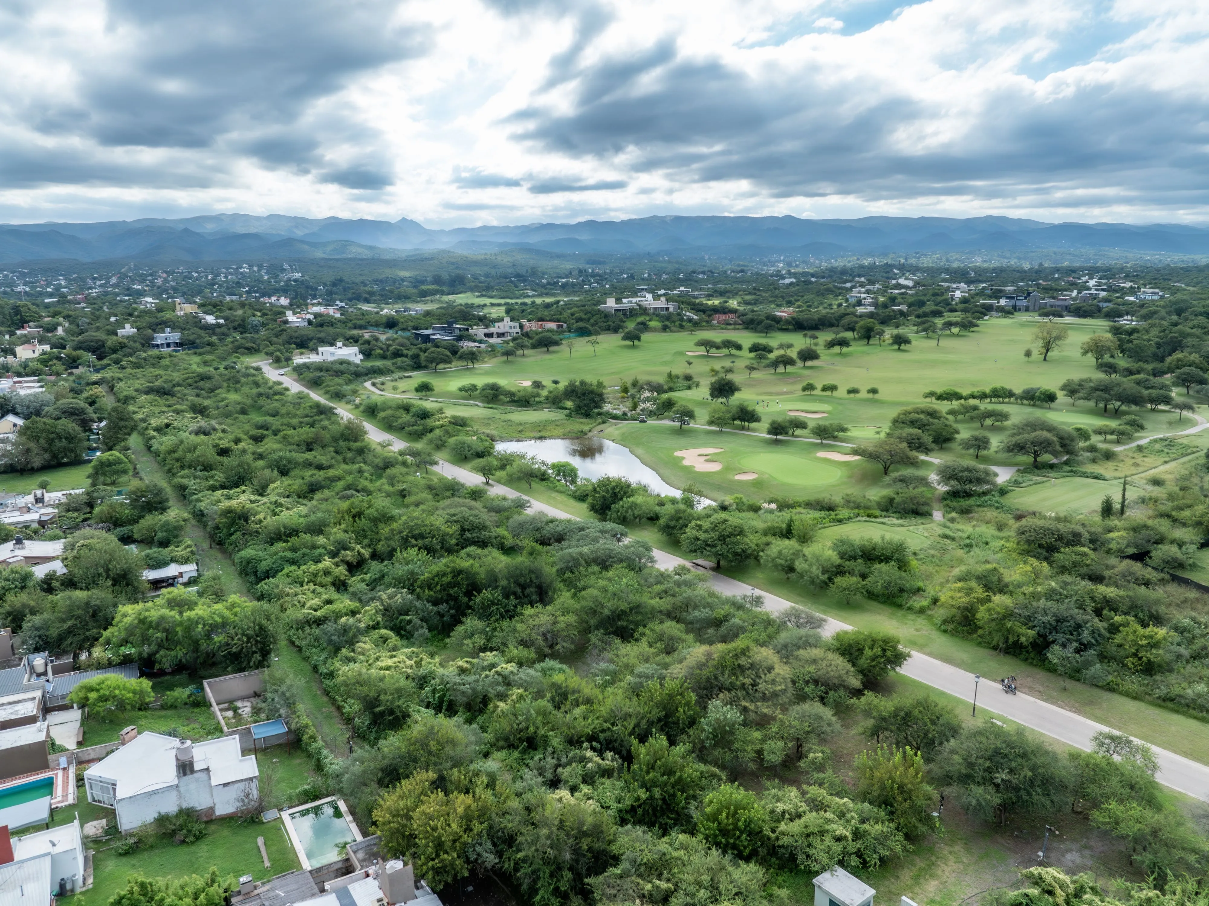 Lote en venta | 1.344 m² | Frente al golf | Terreno plano | Estancia El Terrón