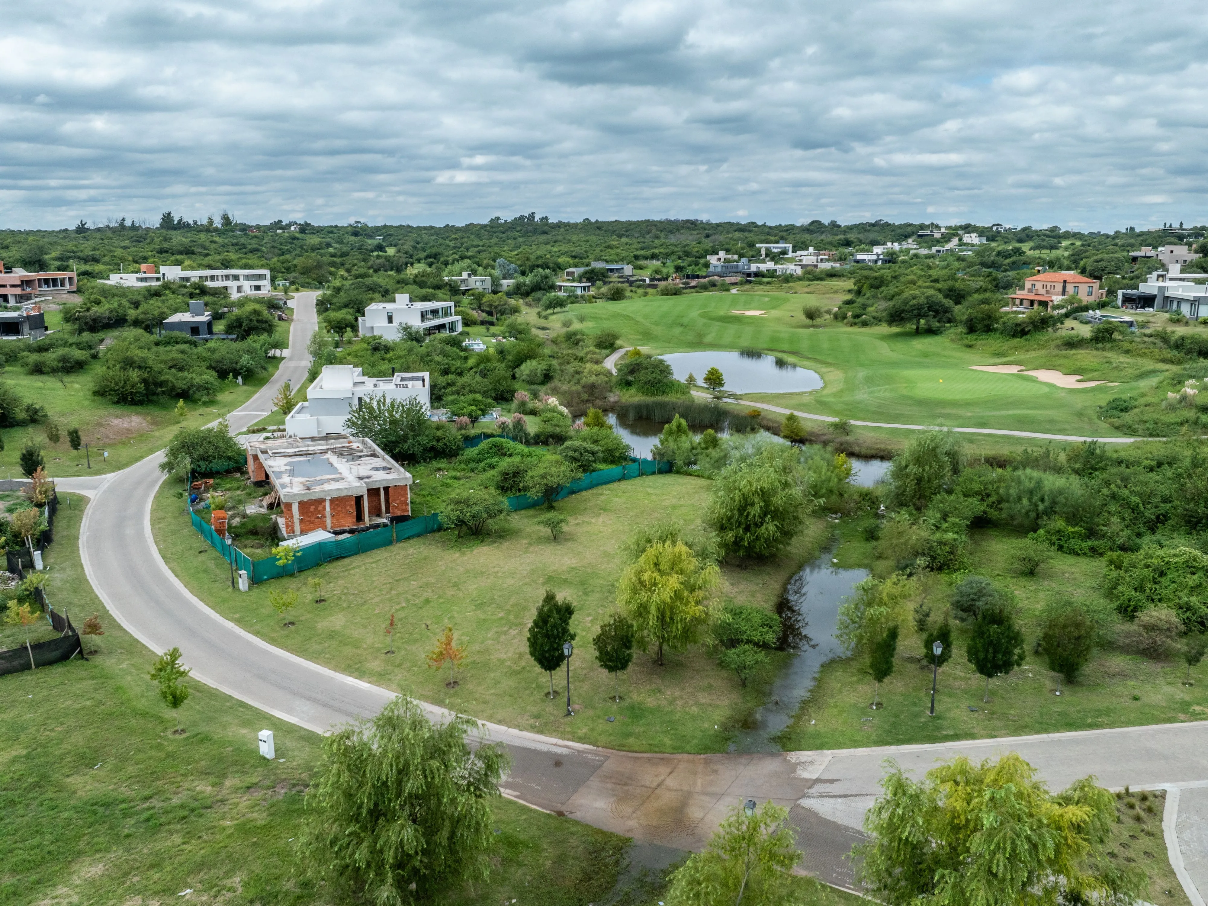 Lote | 1.651 m² | Fondo golf | Vista a laguna | Estancia El Terrón | Mendiolaza