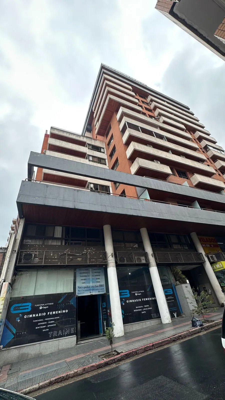 EXCELENTE LOCAL EN VENTA OBISPO SALGUERO ESQ BV. ILLIA