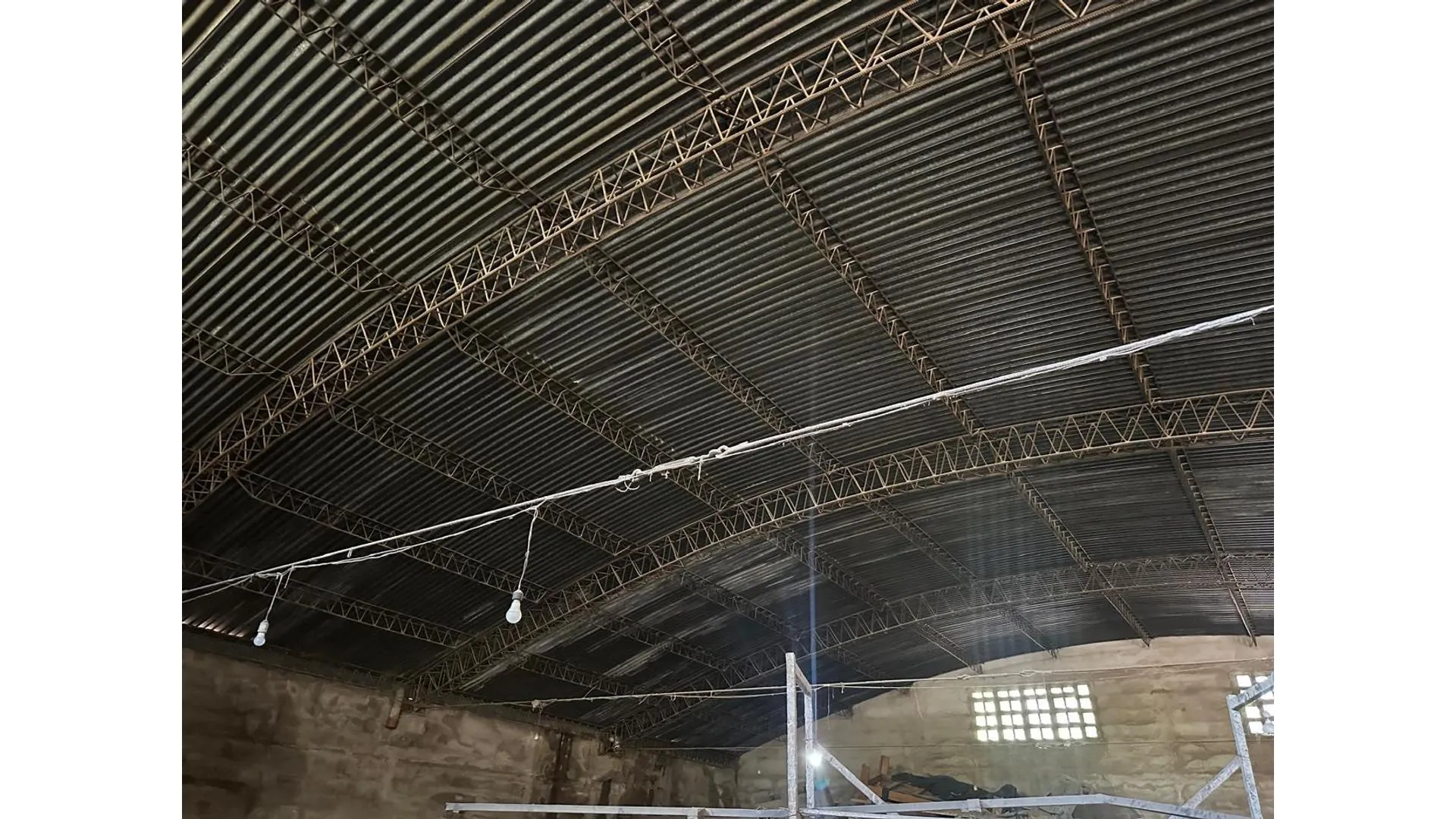 SE VENDE PROPIEDAD 2 DEPTOS + GALPÓN AL FONDO