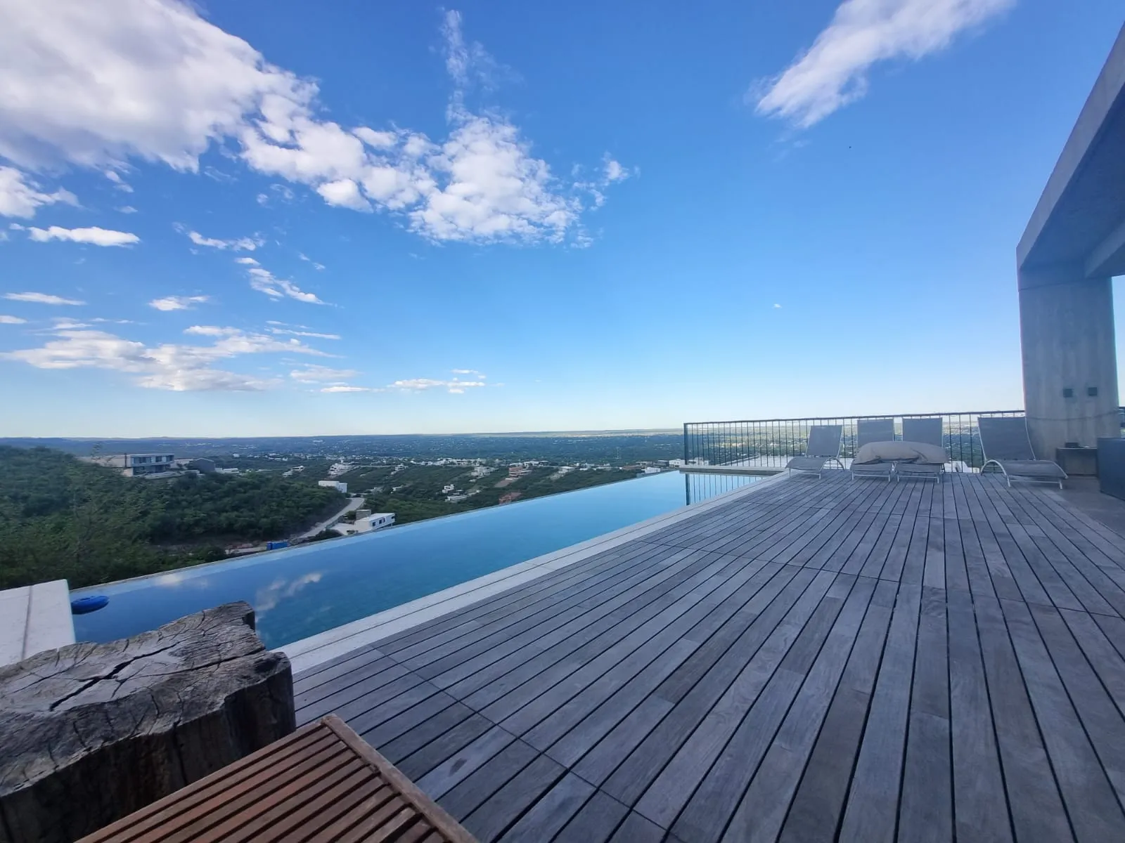 VENTA CASA COUNTRY LA DESEADA VISTA A LA CIUDAD 3 DORM 3 BAÑOS