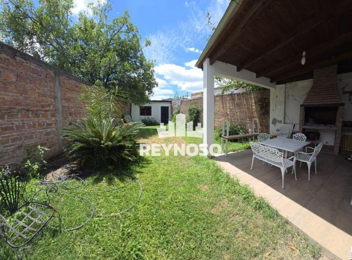 Casa · 255m² · 5 Ambientes · 1 Cochera