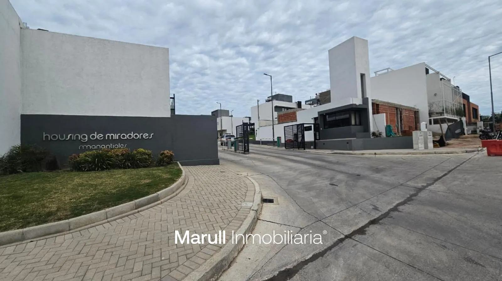 Duplex Housing de Miradores
