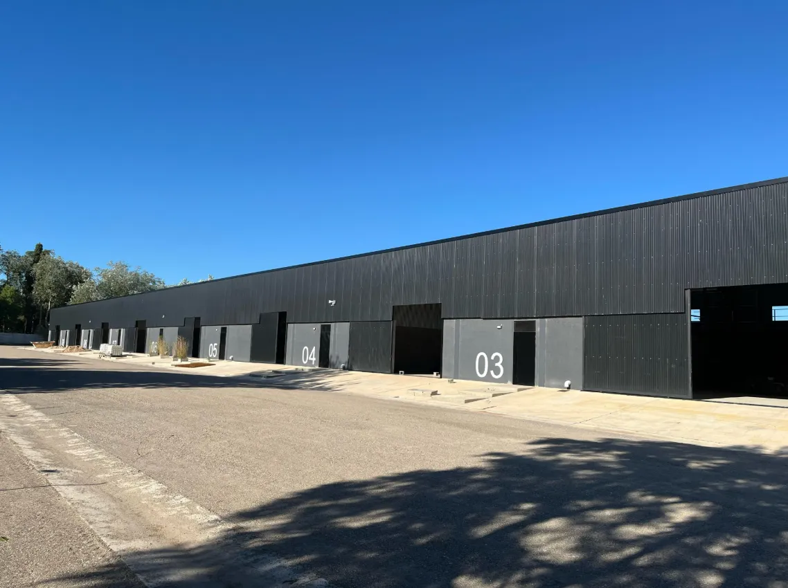 Alquiler galpón 300m2 en predio cerrado