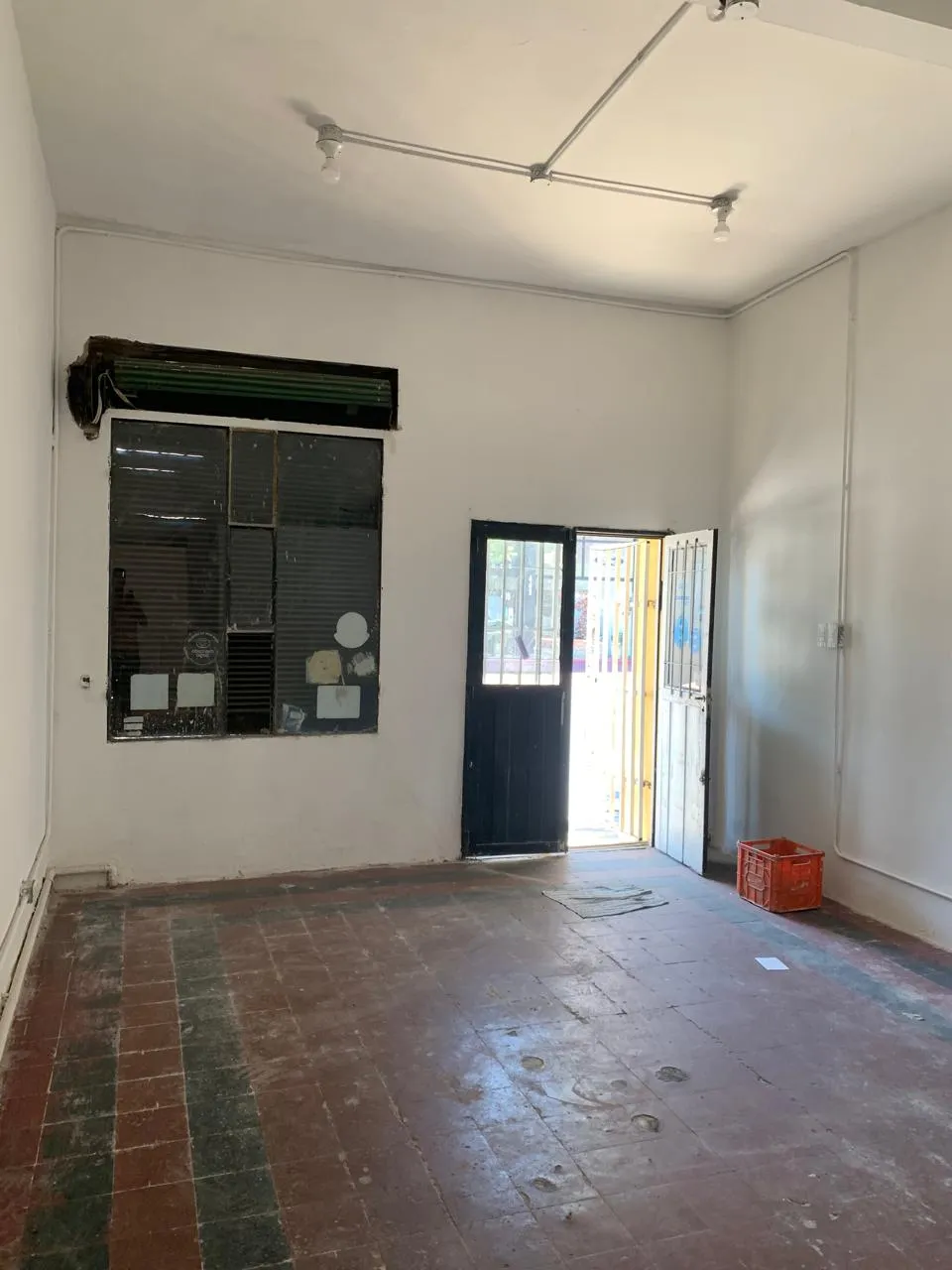 ALQUILER LOCAL COMERCIAL SOBRE AV ALEM