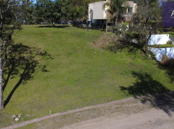 Terreno · 605m²