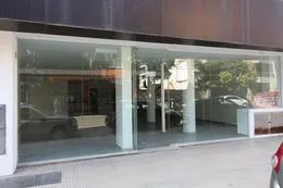 Local Comercial de 150 m2 c/RENTA a mts PLAZA Barrio General Paz .