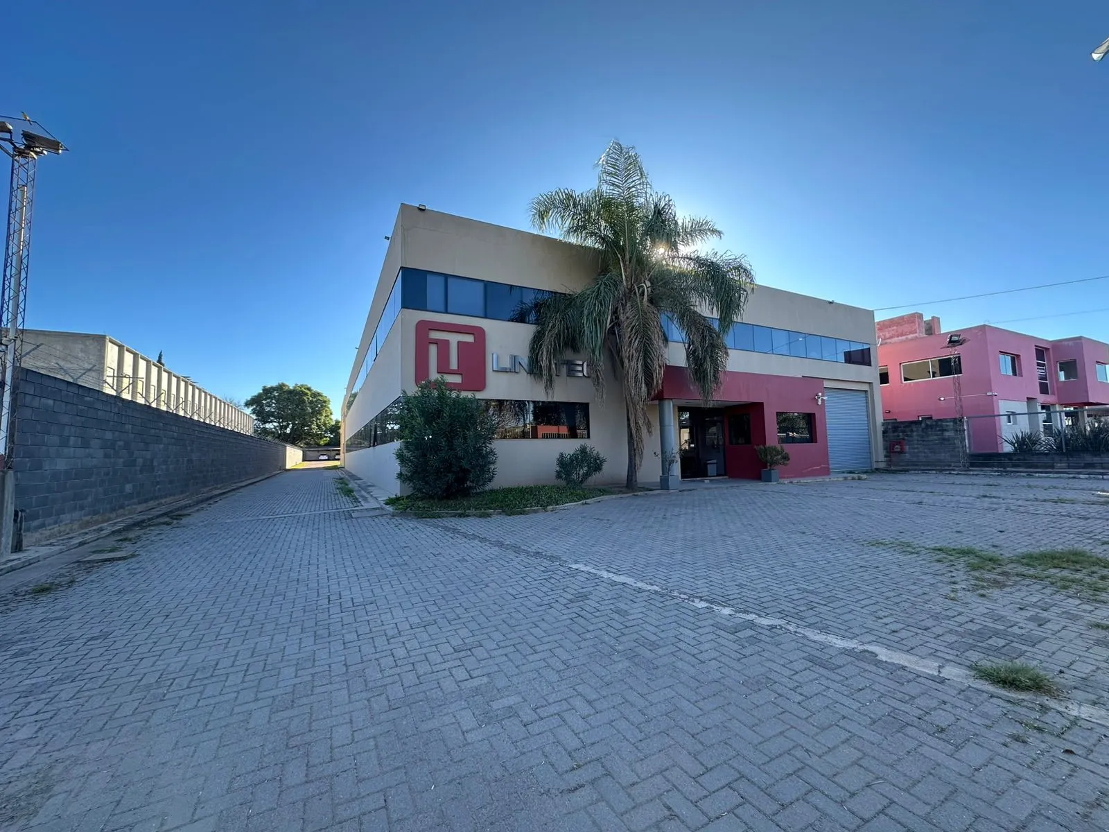PLANTA OPERATIVA c/oficinas, galpones, sect productivos y administ Lista p/ reac