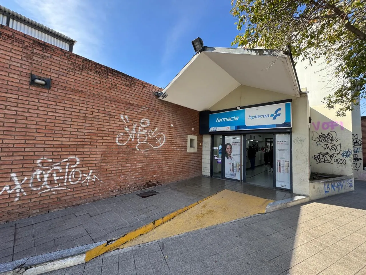 ESQ TEJEDA LOCAL CERRO DE LAS ROSAS 530m2 PROPIOS - EX HOSPITAL PRIVADO